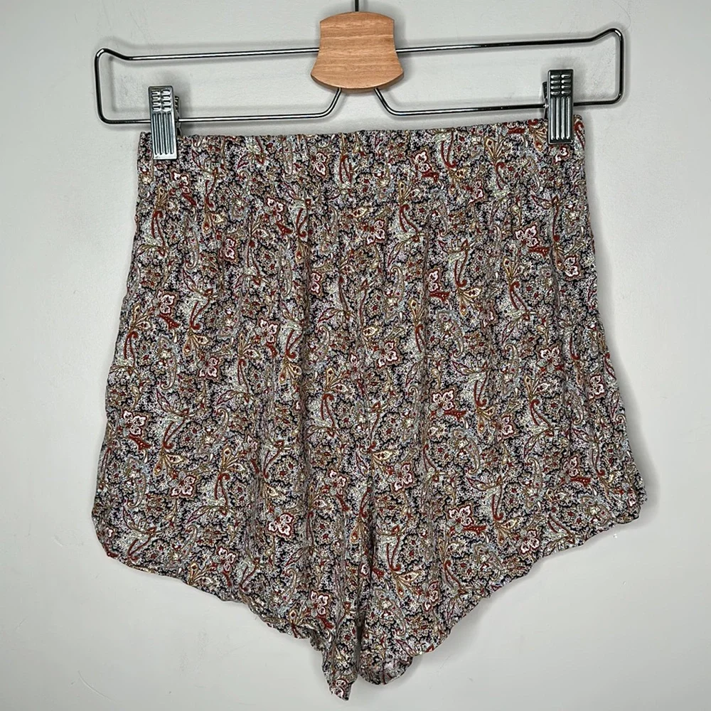 Brandy Melville Paisley Printed Lightweight Viscose Shorts - Picture 7 of 9